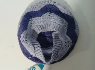 Gorro de lana morado y gris invierno
