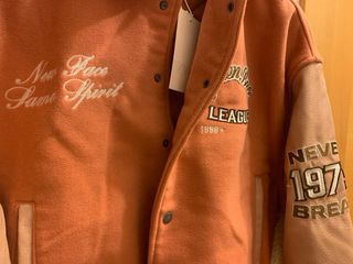 Cazadora Beisbolera Naranja y Beige