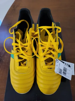 Scarpe da calcio Adidas gialle