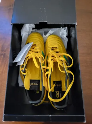 Scarpe da calcio Adidas gialle