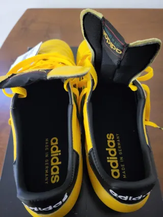 Scarpe da calcio Adidas gialle