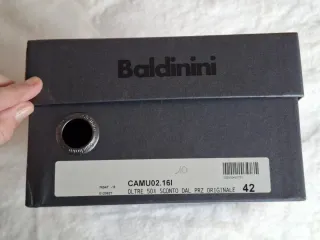 Botines Baldinini T-42 Piel acolchada. Negro