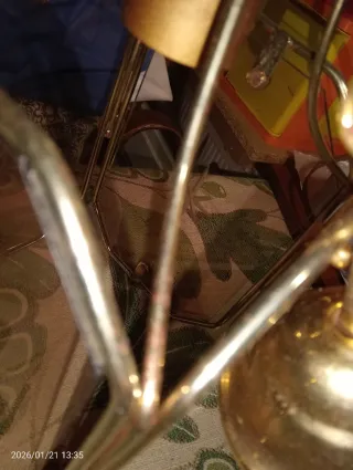 Lámpara de techo dorada y transparente