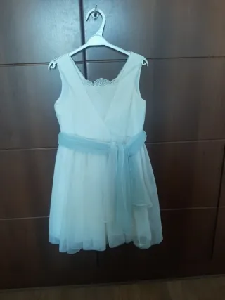 Vestido de ceremonia blanco y azul