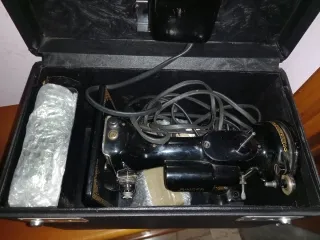 Macchina da cucire Singer con accessori