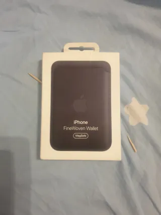 Portafoglio iPhone FineWoven MagSafe Apple