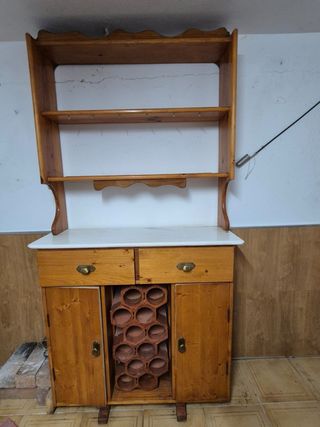 Alacena de madera con mármol