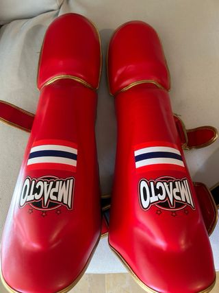 Guantes y espinilleras Kick Boxing Impacto