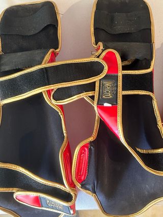 Guantes y espinilleras Kick Boxing Impacto