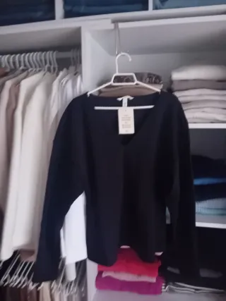 Blusa negra y regalo 2 prendas