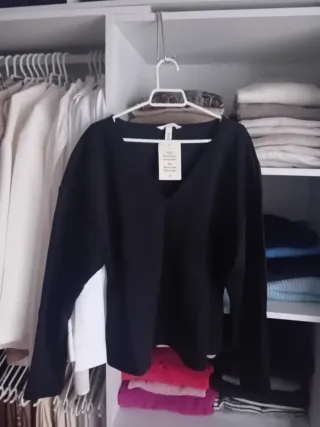 Blusa negra y regalo 2 prendas