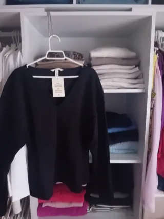 Blusa negra y regalo 2 prendas