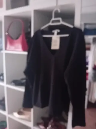 Blusa negra y regalo 2 prendas