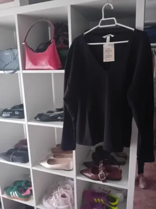 Blusa negra y regalo 2 prendas