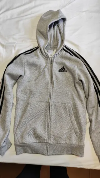 Chaqueta Adidas Gris con Capucha