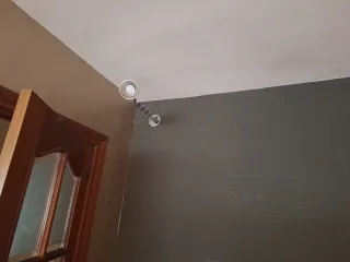 2 lámparas de pared plateadas