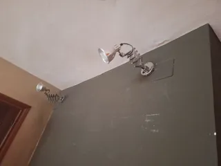 2 lámparas de pared plateadas