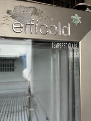 Nevera expositora de refrescos