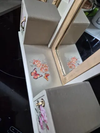 Tocador de sobremesa con espejo