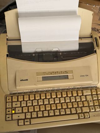 Macchina da scrivere elettronica Olivetti Linea 104