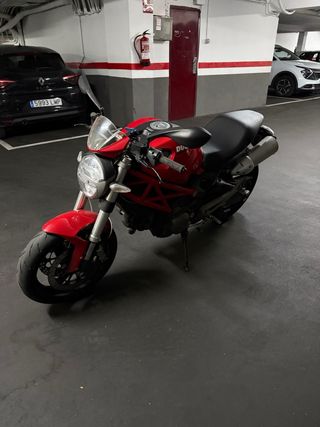 Ducati Monster 696 Naked