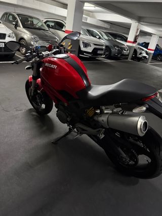 Ducati Monster 696 Naked