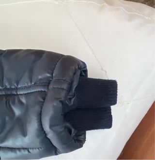 Parka corta azul con capucha y cinturón