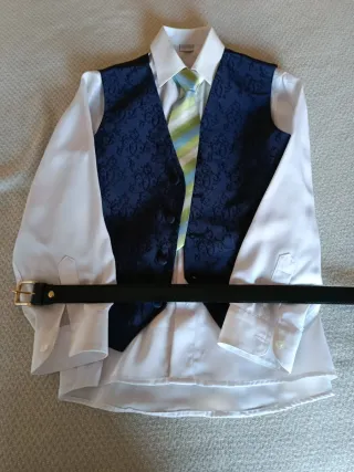 Traje de comunión niño azul marino marca Bus Stop