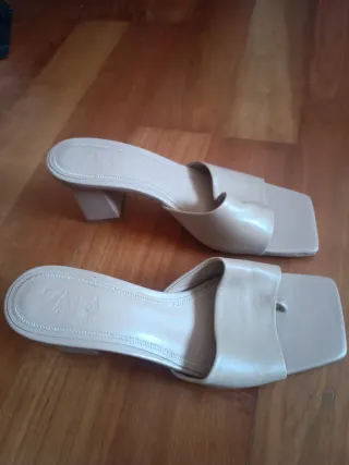 Zapatos de tacón beige talla 39