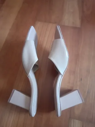 Zapatos de tacón beige talla 39