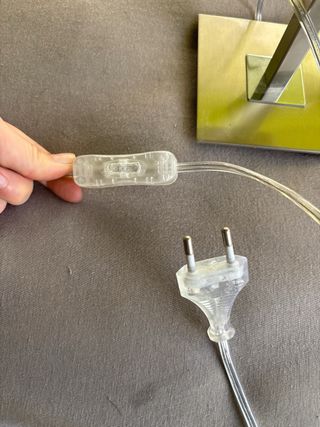 Lámpara de mesa verde tela y metal