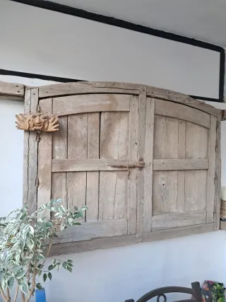 Ventana antigua de madera