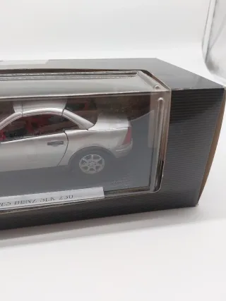Mercedes Benz SLK 230 Edición Concesionario 1/18