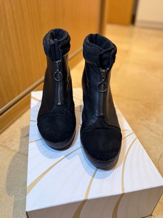 Botas camperas negras con cremallera