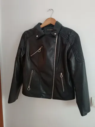 Chaqueta de piel negra