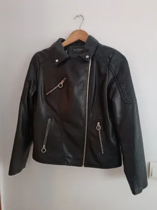 Chaqueta de piel negra
