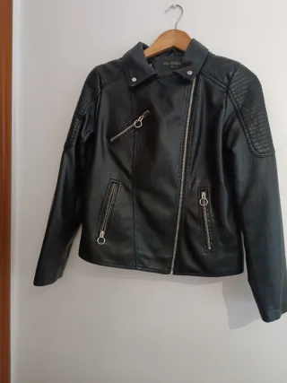 Chaqueta de piel negra