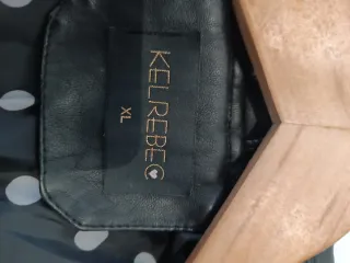 Chaqueta de piel negra