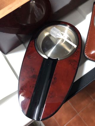 Humidor de madera nuevo.