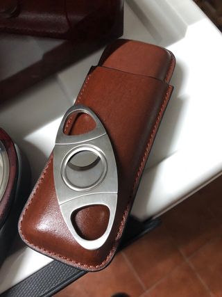 Humidor de madera nuevo.