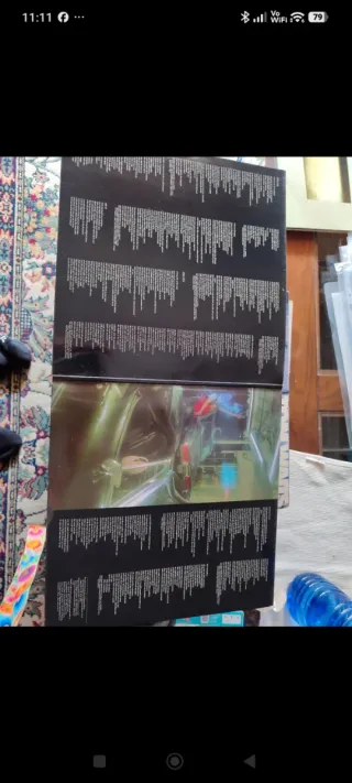 Vendo vinilos antiguos de Tom Waits.