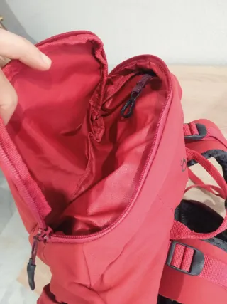 Mochila Quechua 20L Roja y Morada