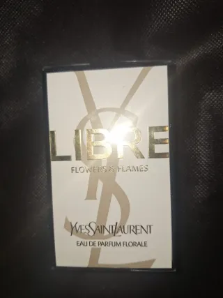 Yves Saint Laurent Libre Flowers & Flames Eau de P