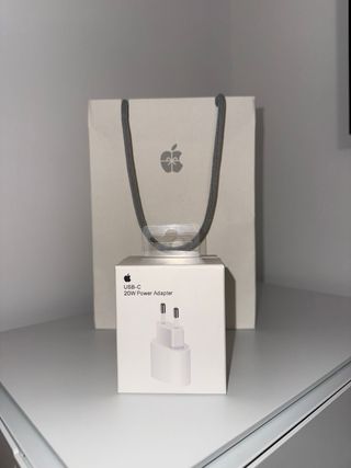 Cargador Apple USB-C 20W y Cable Lightning