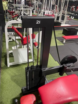 Máquina de Gimnasio Femoral tumbado