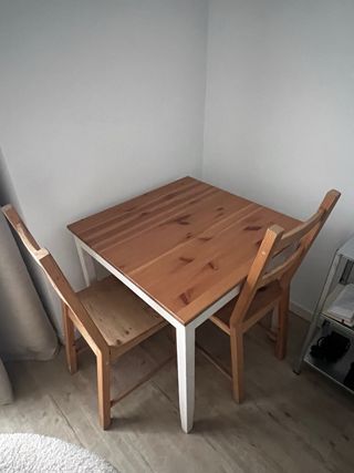 Mesa comedor madera + 2 sillas IKEA