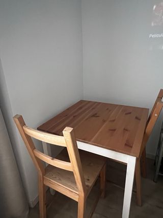 Mesa comedor madera + 2 sillas IKEA