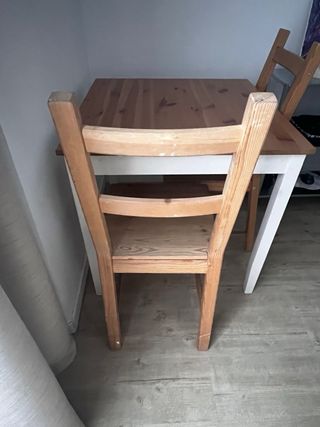 Mesa comedor madera + 2 sillas IKEA