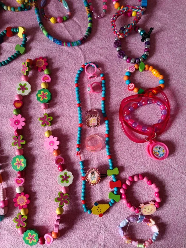 Lote collares y pulseras infantiles