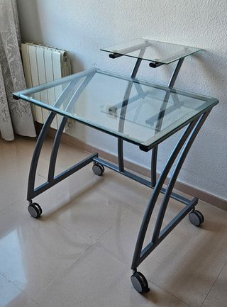 Mesa de cristal con ruedas, de estudiar y decorar